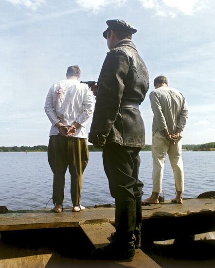 Scene from movie Tale Of The Unextinguished Moon