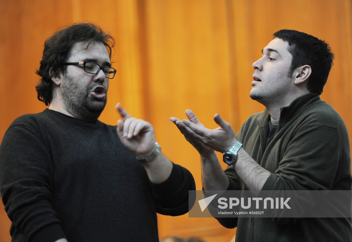 Mario Zeffiri, Yuri Kisin