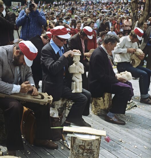 Wood carving competition