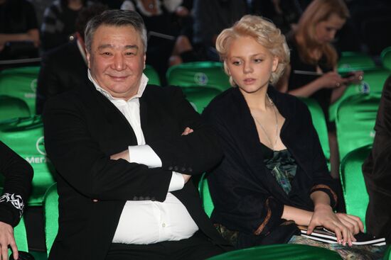 Alimzhan Tokhtakhunov