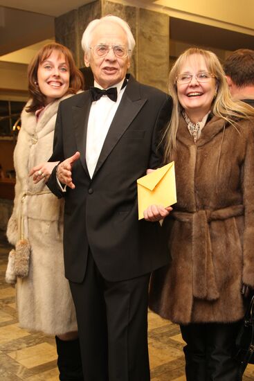 Vladimir Naumov and his family