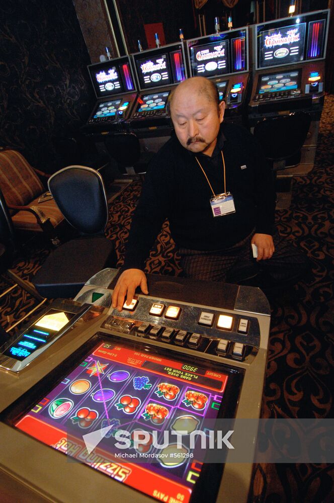 Visitor to legal Orakul casino