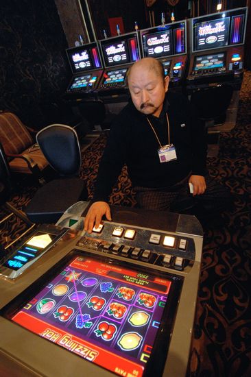 Visitor to legal Orakul casino