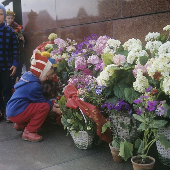 Children at Vladimir Lenin's Mausoleum