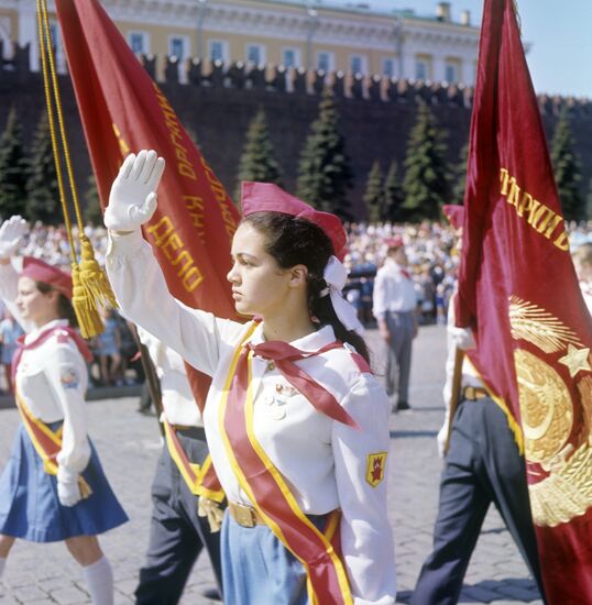 Young Pioneers. Parade