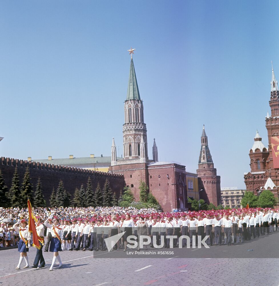 Young Pioneers. Parade