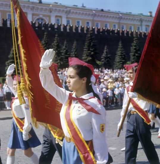 Young Pioneers. Parade