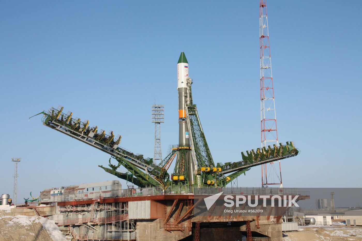 Soyuz-U ELV and Progress M-04M spacecraft
