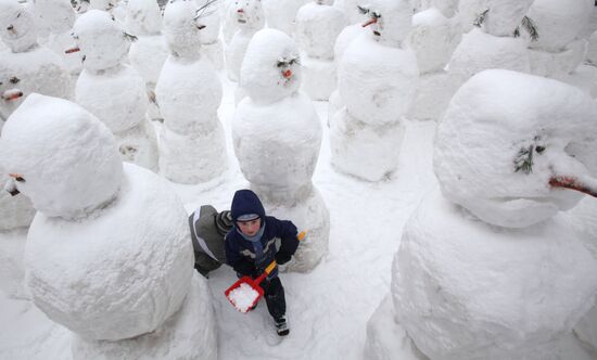 Snowmen parade at The Natalia Sats Children's Musical Theater