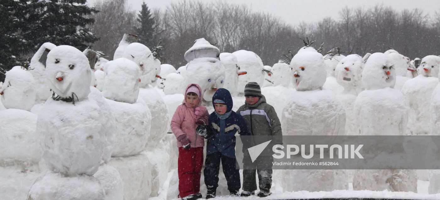 Snowmen parade at The Natalia Sats Children's Musical Theater