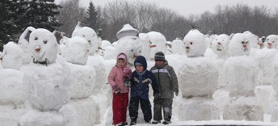 Snowmen parade at The Natalia Sats Children's Musical Theater