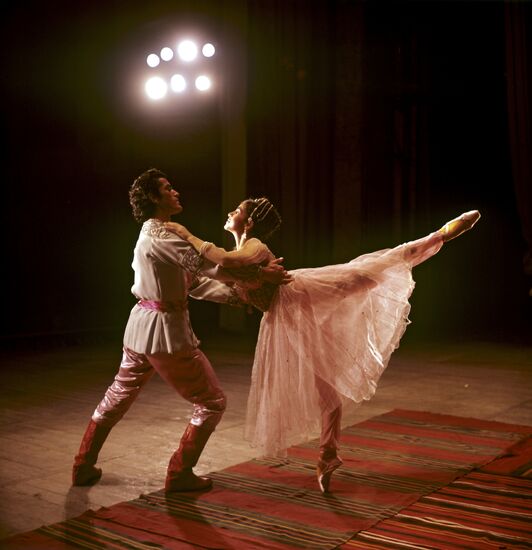 Sharaf Tyrdyeva and Kurban Kholov