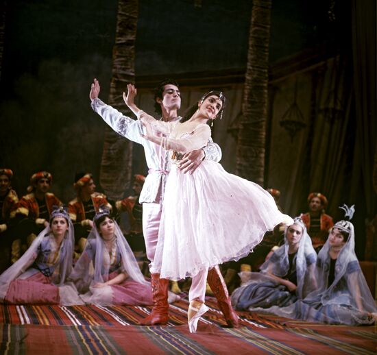 Sharaf Tyrdyeva and Kurban Kholov