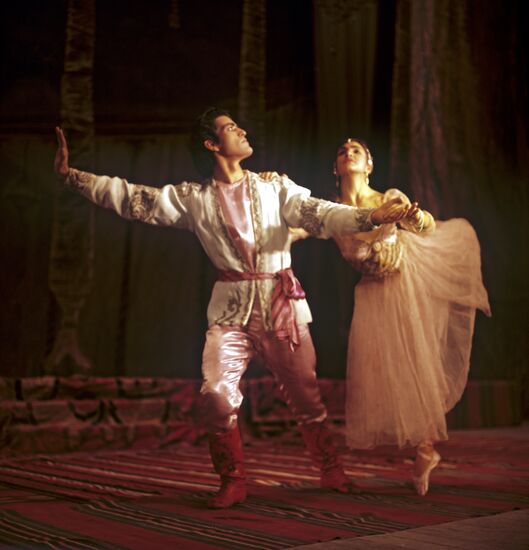 Sharaf Turdyeva and Kurban Kholov