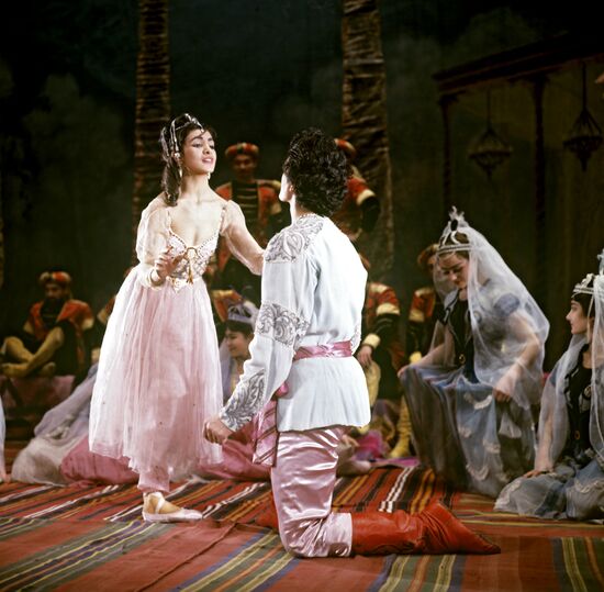 Sharaf Turdyeva and Kurban Kholov
