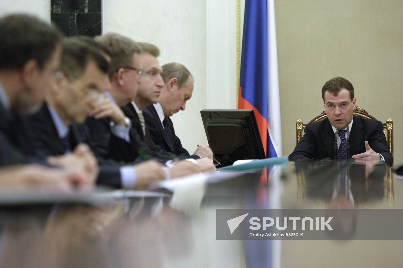 Dmitry Medvedev chairs meeting on investment climate