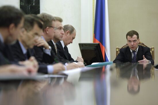 Dmitry Medvedev chairs meeting on investment climate