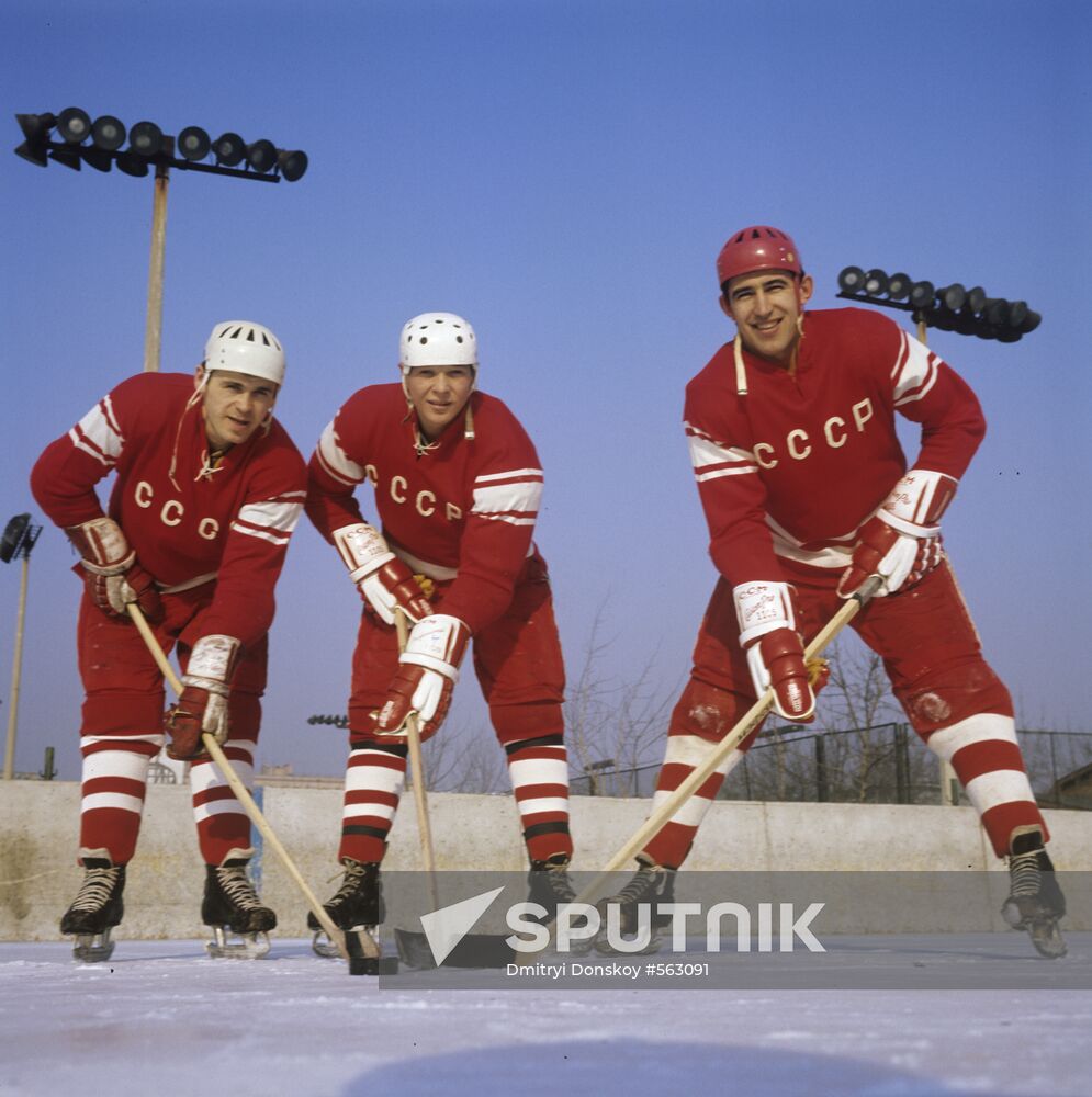 Hockey players Vikulov, Maltsev and Firsov