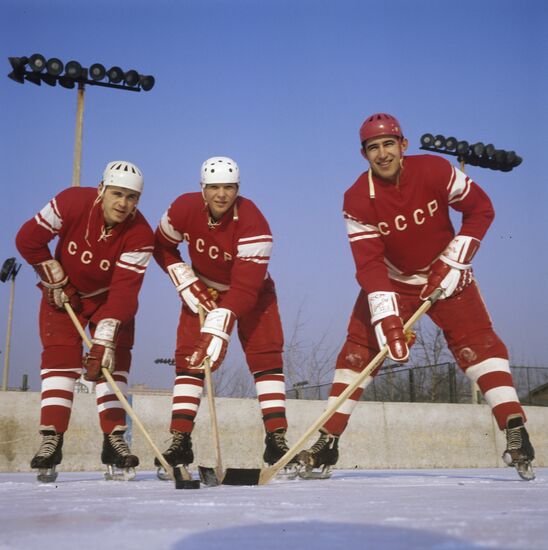 Hockey players Vikulov, Maltsev and Firsov