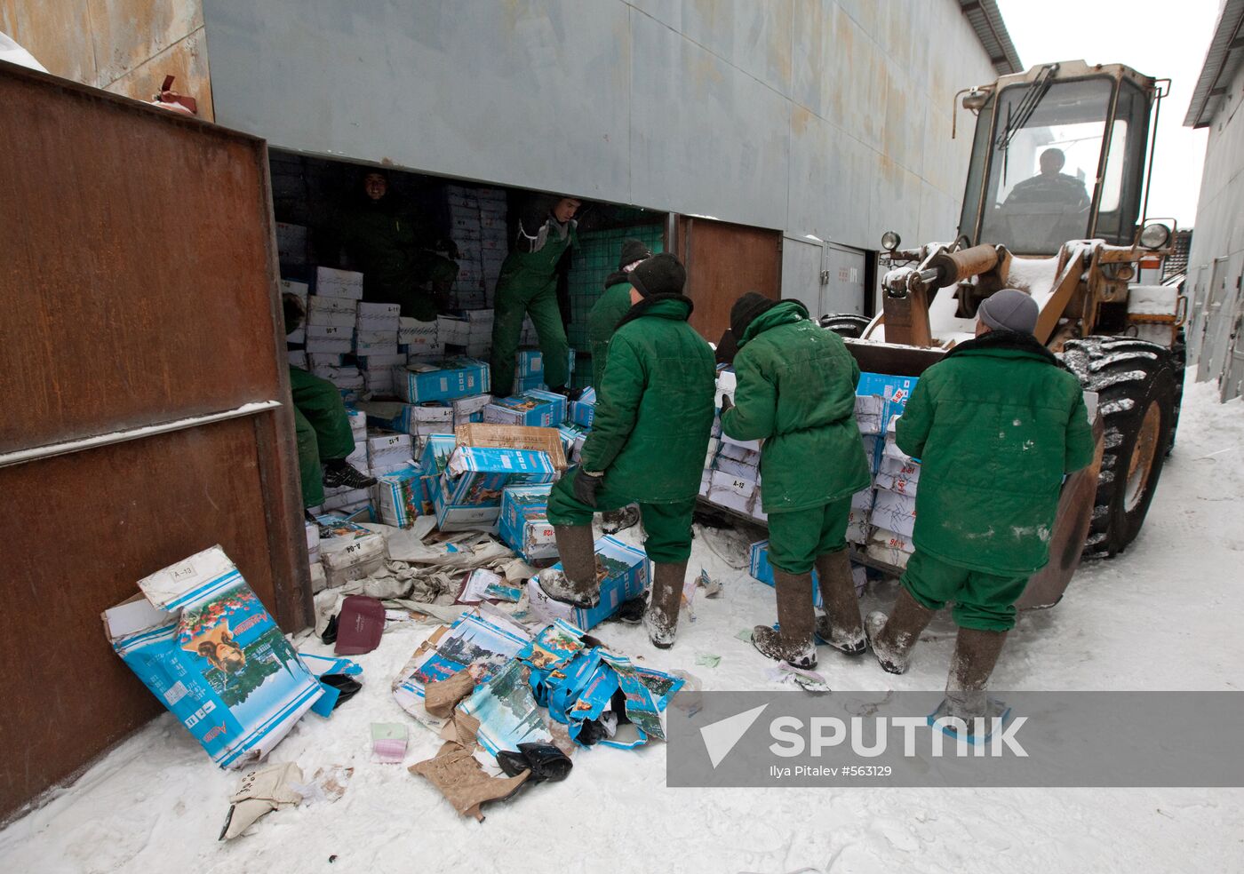 Destroying goods seized at Cherkizovsky market