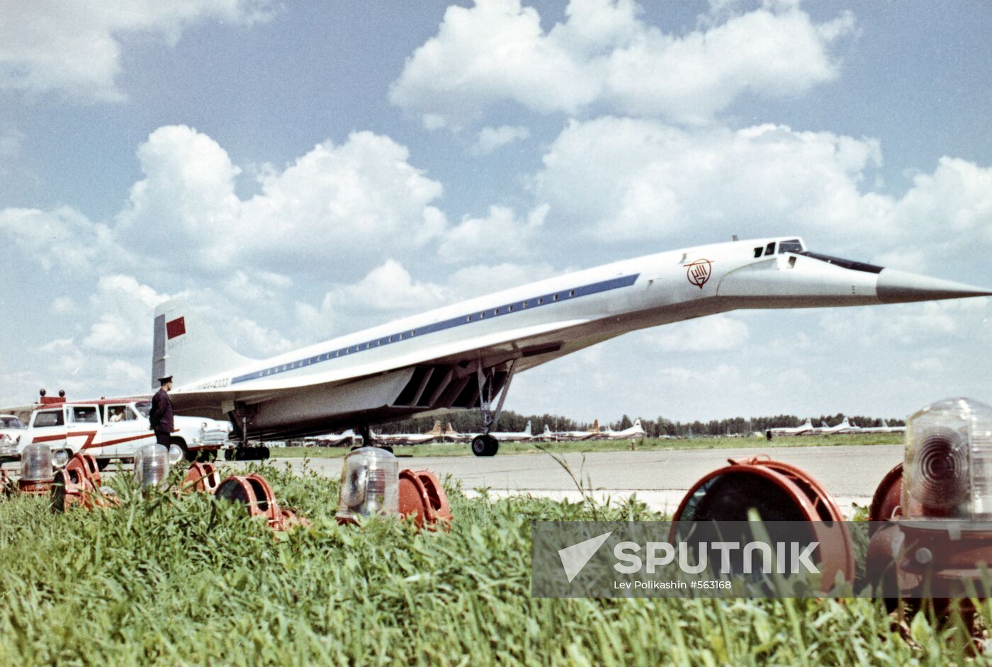 Tu-144