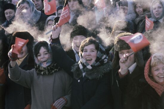 Red Carpet Welcome for Cosmonauts