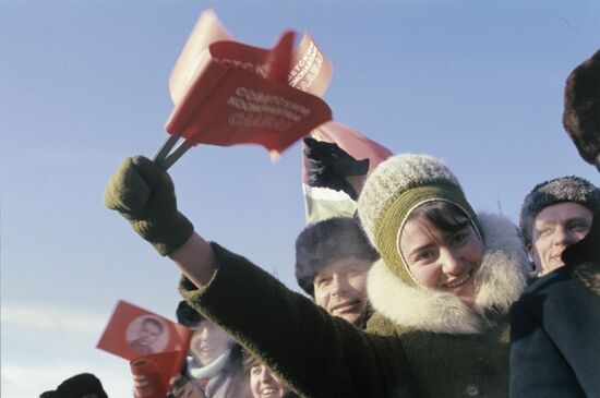 Red Carpet Welcome for Cosmonauts