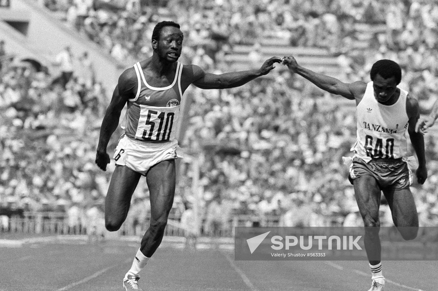 Athletes Adio (Nigeria, № 510) and Ali (Tanzania, № 640)