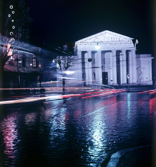 Vilnius Picture Gallery in Gediminas Square