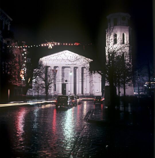 Vilnius Picture Gallery in Gediminas Square