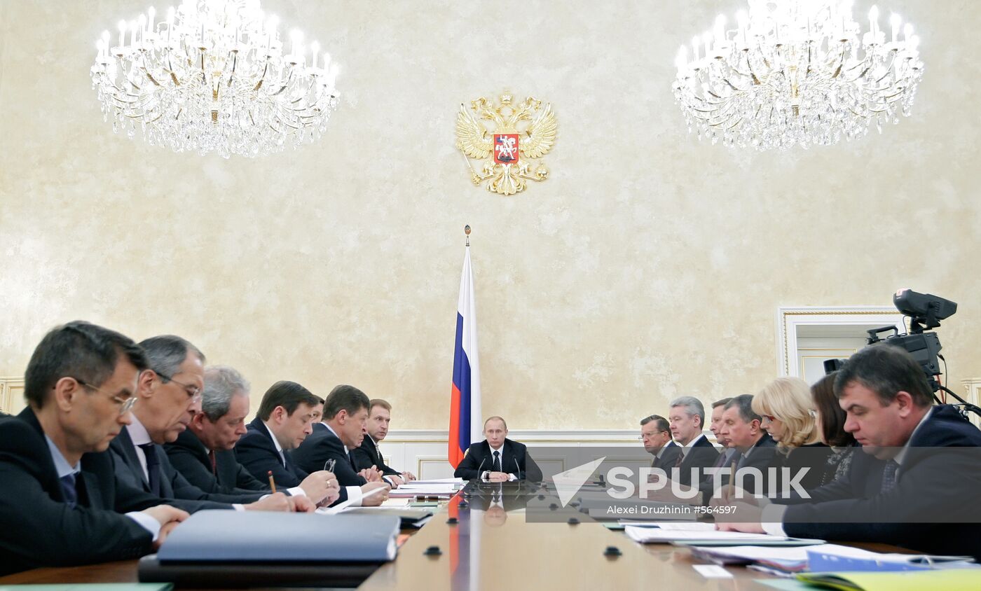 Vladimir Putin chairs meeting of government presidium
