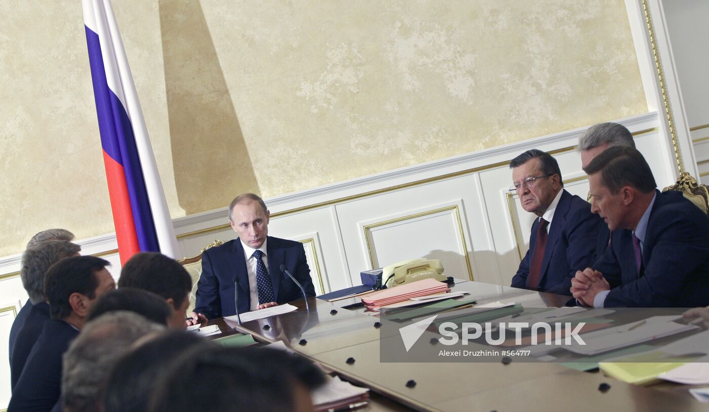 Vladimir Putin chairs session of government presidium