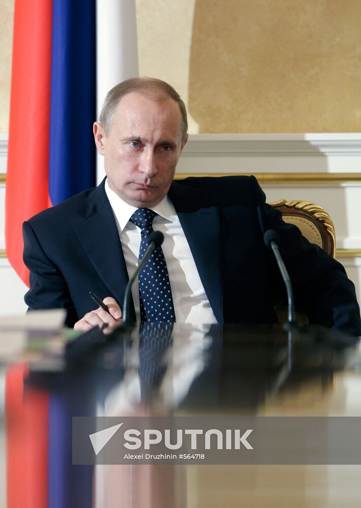 Vladimir Putin chairs session of government presidium