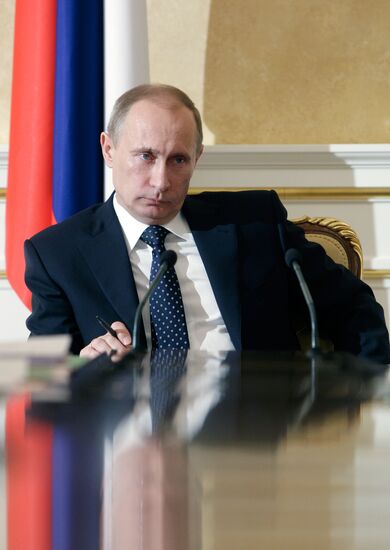 Vladimir Putin chairs session of government presidium