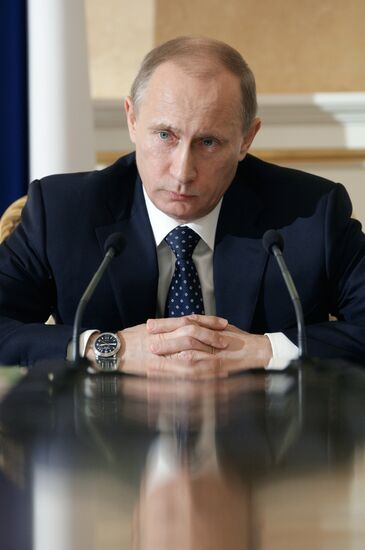 Vladimir Putin in session Russian government presidium