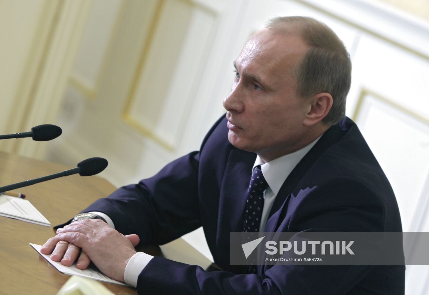 Vladimir Putin chairs session of government presidium