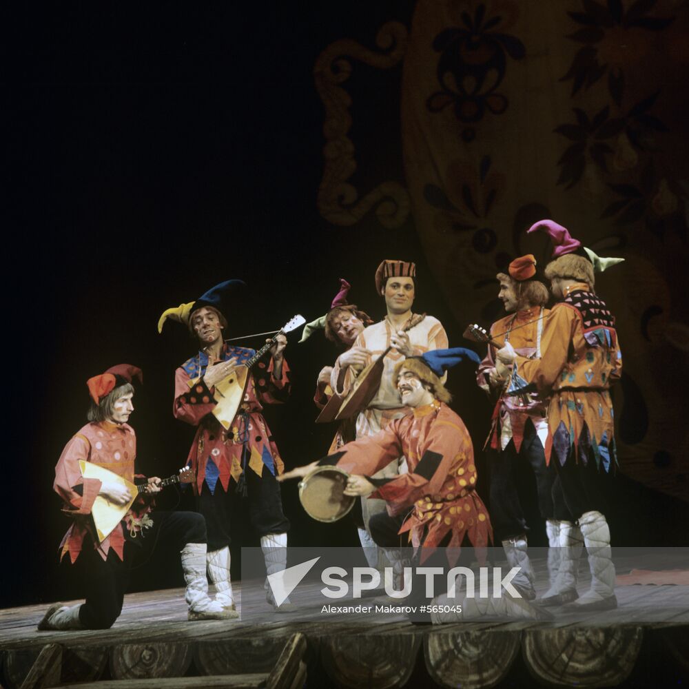 Scene from "Devichy Perepolokh" operetta
