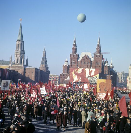Demonstration of working people on November 7