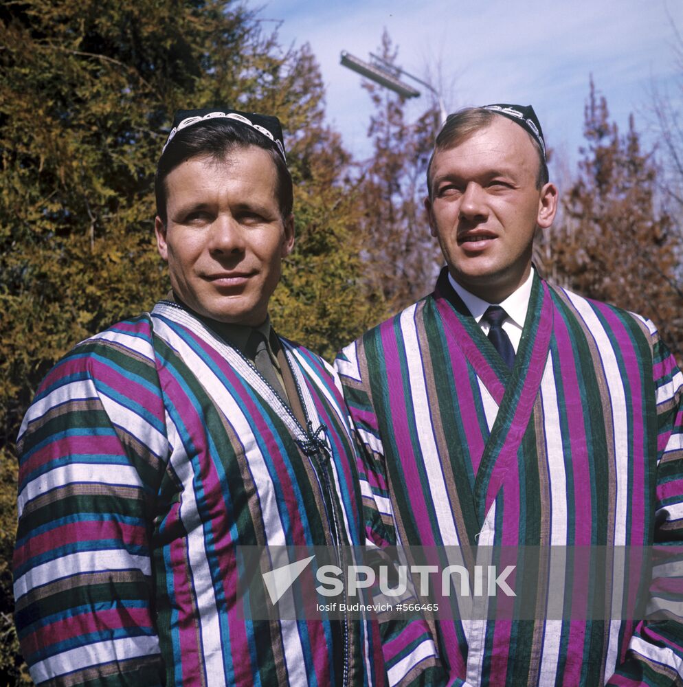 Alexei Yeliseyev and Yevgeny Khrunov