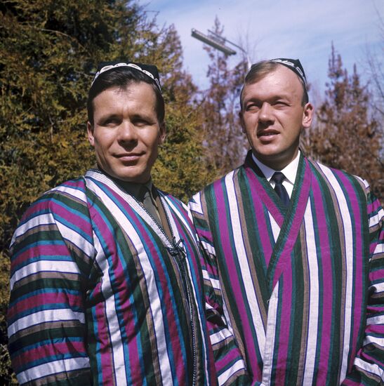 Alexei Yeliseyev and Yevgeny Khrunov