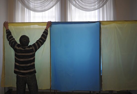 Preparation for second round of Ukranian presidential elections