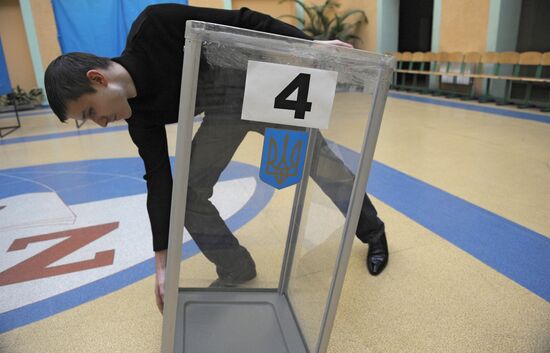 Preparation for second round of Ukranian presidential elections