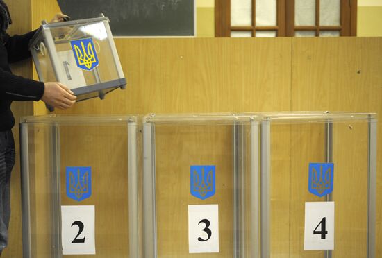 Preparation for second round of Ukranian presidential elections