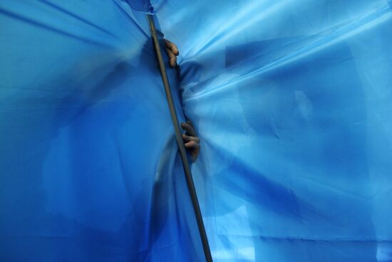 Preparation for second round of Ukranian presidential elections