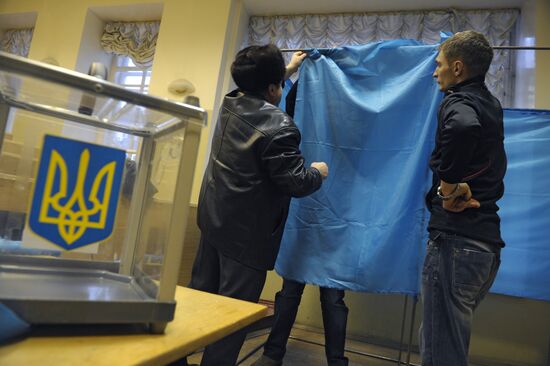 Preparation for second round of Ukranian presidential elections
