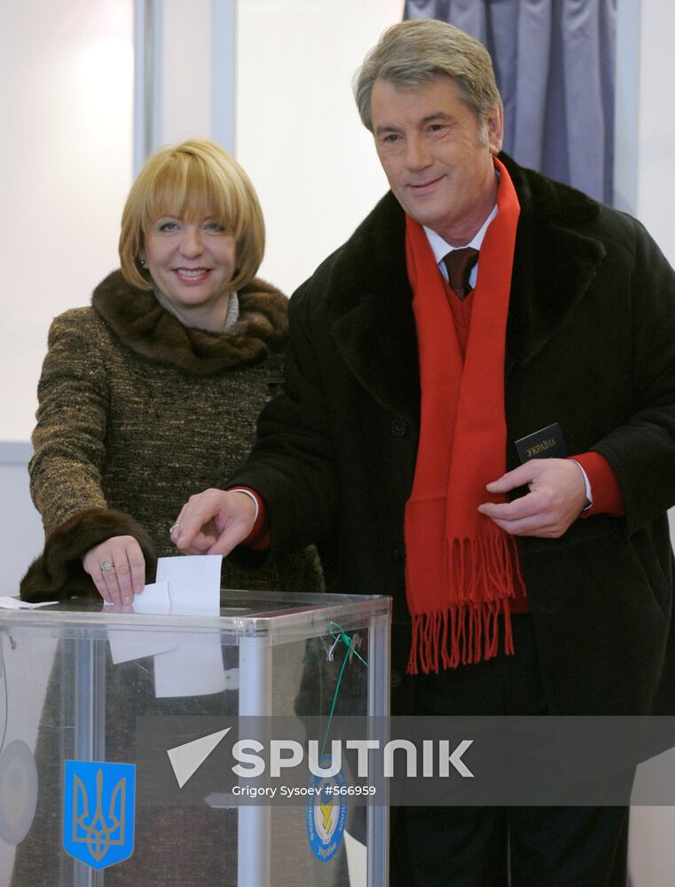 Viktor Yushchenko votes in Ukrainian presidential election
