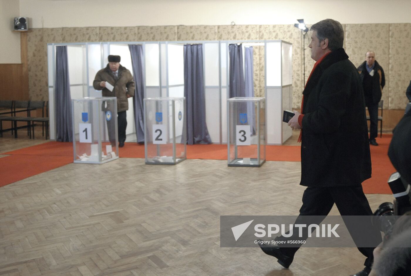 Viktor Yushchenko votes in Ukrainian presidential election