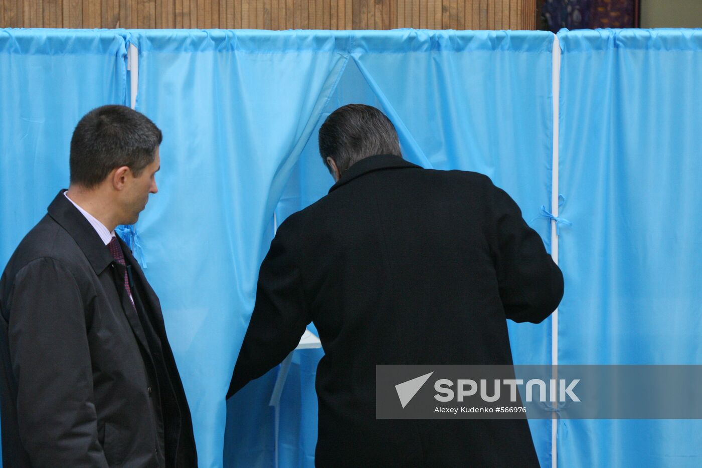 Viktor Yanukovych votes in Ukrainian presidential election