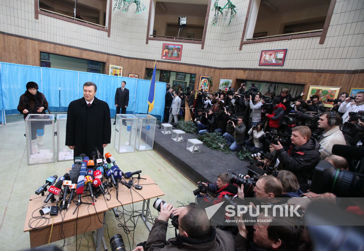 Viktor Yanukovych votes in Ukrainian presidential election