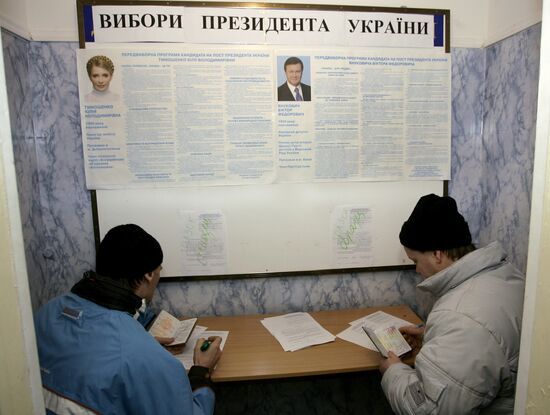 Voting at Ukrainian Consulate General in Rostov-on-Don